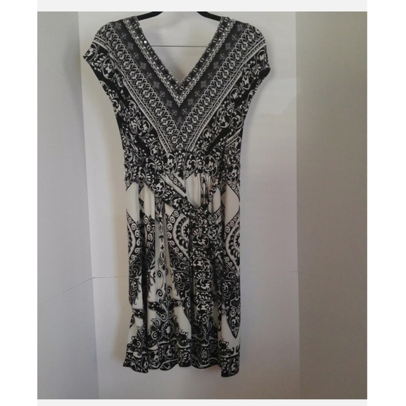 Yvos Floral Dress - Picture 2 of 12